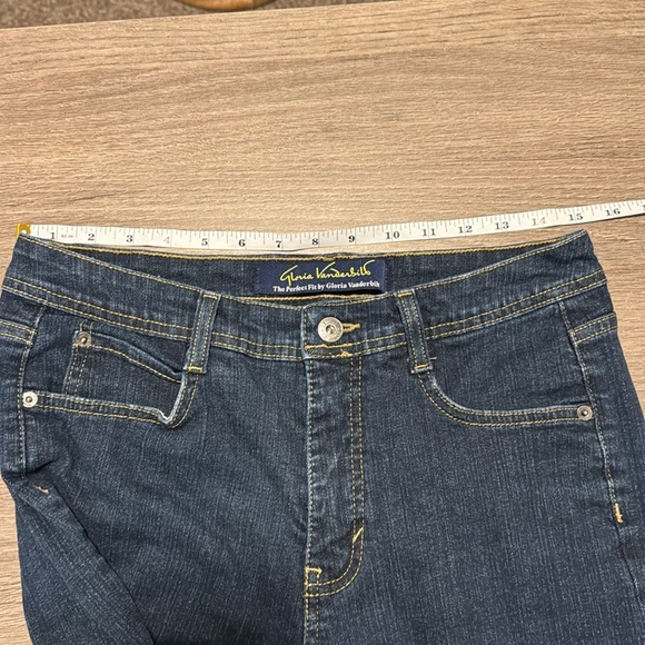 Gloria Vanderbilt Blue Jeans women’s size 12 the perfect fit Straight cropped - Picture 8 of 12